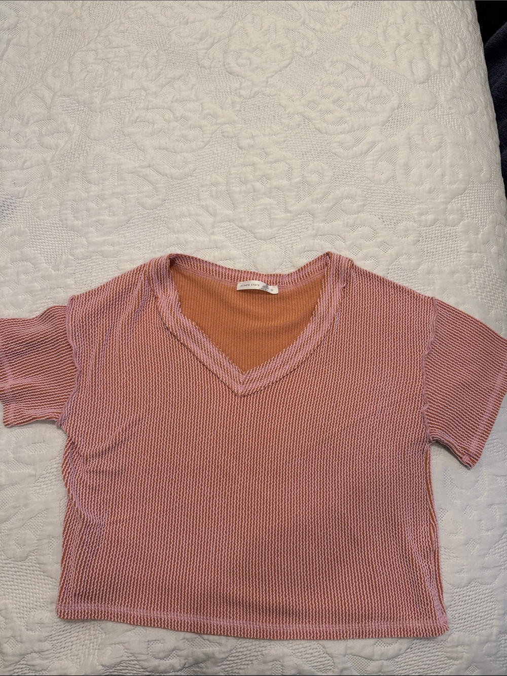 Altar'd State Two-Tone Pink & Rust V-Neck Crop Knit Top